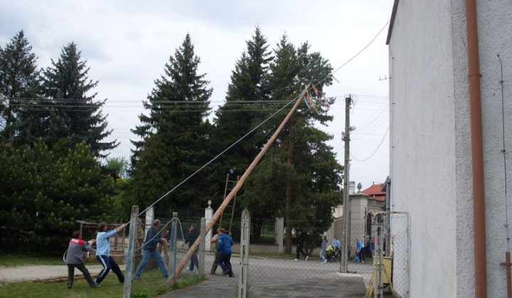 Stavanie mája 2011